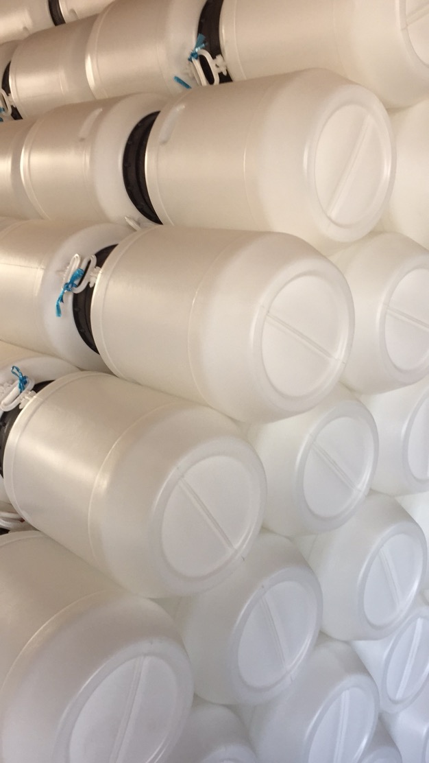 透(tou)明塑料桶(tǒng)