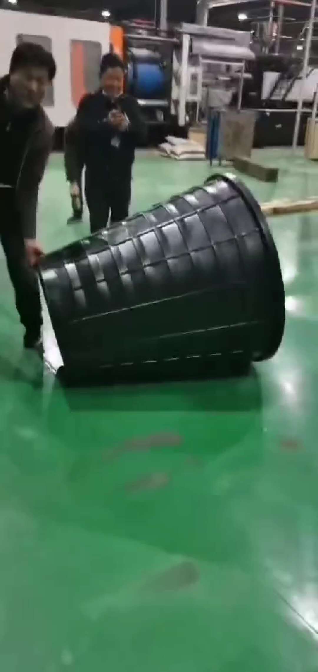 客戶用(yong)我公司塑(su)料消泡母(mǔ)料和黑色(sè)母料生